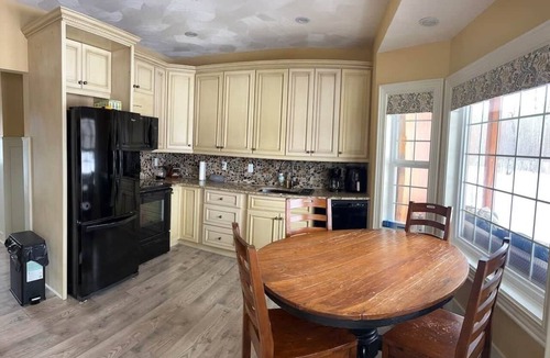 Fowler Lake House | Family Friendly Cabin w/Jacuzzi at Fowler Lake, SK