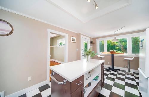 Dunbar Villa | Family-Friendly 3BR Home Near UBC & AC & Parking & Pet-Friendly