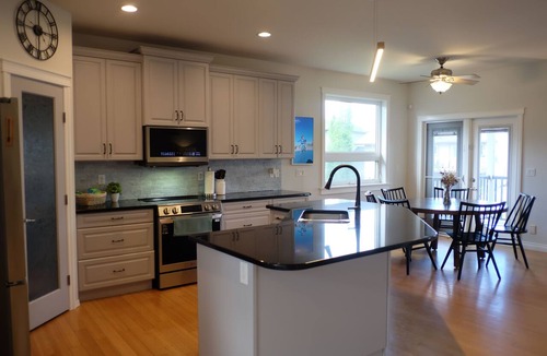 Sylvan Lake House | Family-Friendly 5BR Retreat | Sleeps 10+ | Fully Equipped for Families