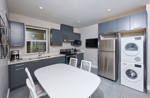Burnaby House | Family Friendly 7 Bed Rooms house The Chateau - ST No. 00177094