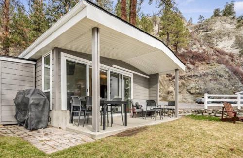 Central Okanagan House | Family-friendly Cottage with amazing views
