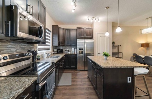 Southeast Edmonton House | Family/Pet Friendly, Garage, Foosball. Pets