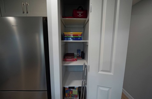 Sage Hill House | Family stay 2BR KING+QUEEN Suite |Private Parking|Board games