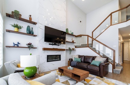 West Edmonton House | Firelight Lodge: Hot Tub & King Suite