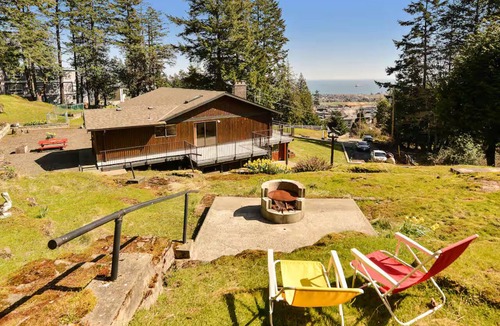 Colwood House | Forest Retreat in Entire 3BR Upper Home in Colwood