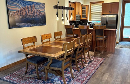 Panorama House | Four bedroom luxury townhome with ski in/ski out beside Grey Wolf Golf Course