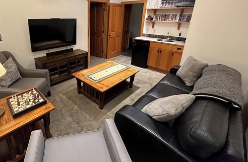 Panorama House | Four bedroom luxury townhome with ski in/ski out beside Grey Wolf Golf Course
