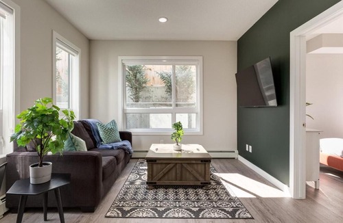 Shaganappi Apartment | Free Heated Parking, Close to DT, Pet Friendly
