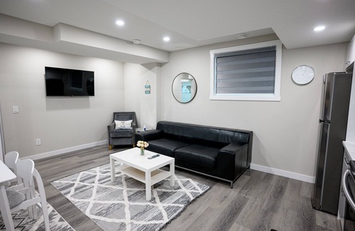 Symons Valley House | Friendly Legal Secondary Suite Basement (2Bedroom 1Bathroom Kitchen & Laundry)