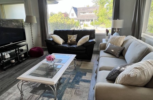 South Central House | Full House Kelowna's Little Island Near Downtown, Lake, Hospital and OK College