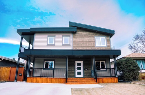 Lethbridge House | Full kitchen + TV Subscriptions + Luxurious bed