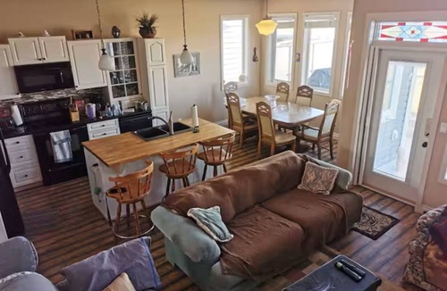 Vulcan County Cottage | Fun in the Sun! Lake McGregor Cottage & Resort