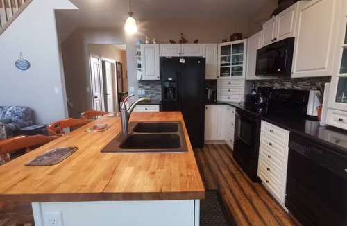 Vulcan County Cottage | Fun in the Sun! Lake McGregor Cottage & Resort