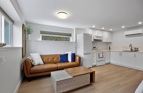 Kamloops House | Fun + Private West-End King Suite, Centrally Located Near TRU+RIH