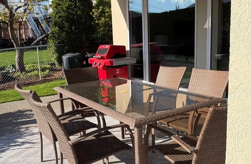 Okanagan-Similkameen House | Garden level suite in sunny Osoyoos. Minutes from beaches, parks and golf!
