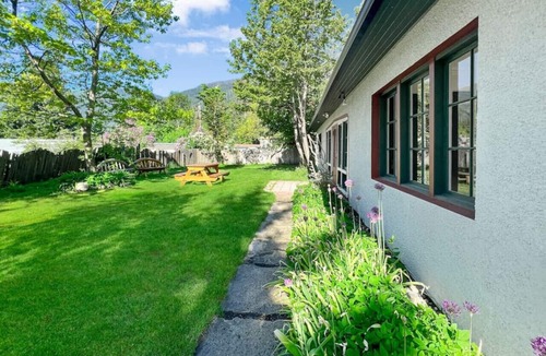 Nelson House | Garden View Room in Lake House