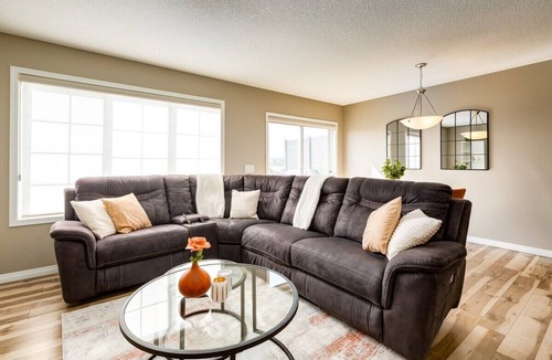 Airdrie House | "Ginger" 3 bed Family Airdrie Home