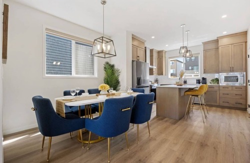 Calgary House | Glacier Ridge Retreat and Spacious 4BR Sleeps 14