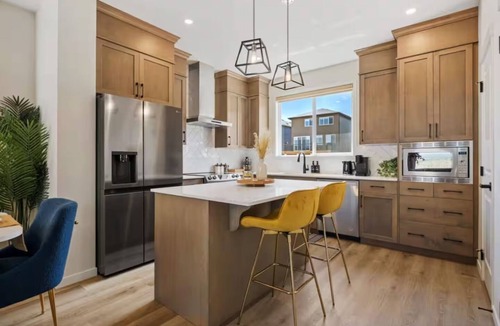 Calgary House | Glacier Ridge Retreat and Spacious 4BR Sleeps 14