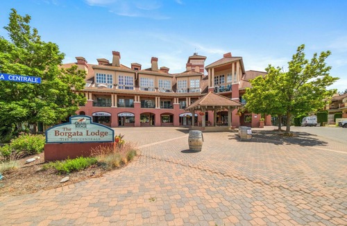 Quail Ridge Apartment | Golf Course Walk Up - 102B