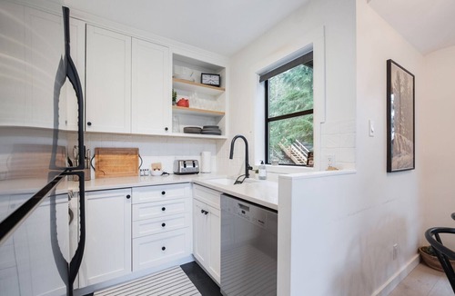 Whistler Creekside Condo | Gorgeous 2+Loft | Creekside | Free Parking