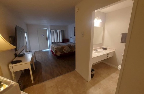 Grand Forks Hotel | Granby River Inn Suites