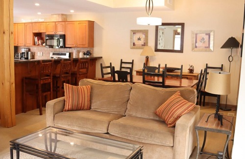 Rossland Villa | Granite Mountain Chalet E - Red Mountain Village sleeps 8