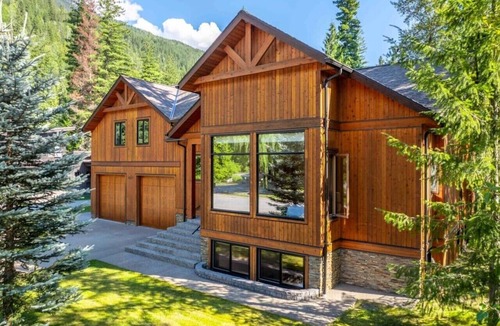 Revelstoke House | Great Escape Chalet - Luxury Mountain Retreat
