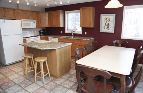 Fernie House | Great Location 4 Bedroom Ski To Lift Thunder Ridge Condo With Private Hot Tub