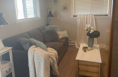 Central Okanagan House | Great view of Okanagan Lake, minutes to six wineries and the beach