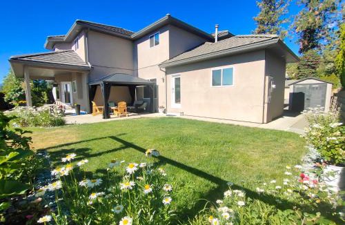 West Kelowna Estates House | Green Leaf Home Stay