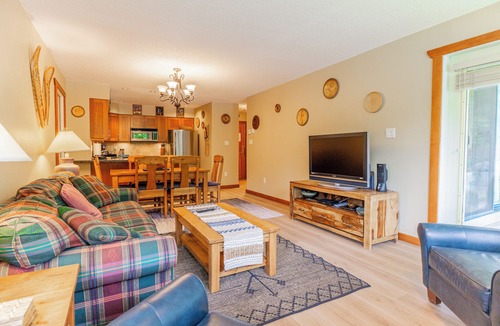 Upper Village Condo | Greystone #305 Tastefully Decorated, Ski in Ski out, sleeps 4, Free Wifi