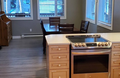 Windermere House | GRIZZLY HIDEAWAY - A beautiful and cozy lake community home!