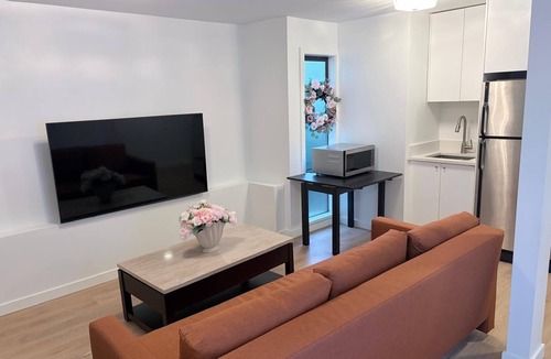 Hastings House | Ground floor suite in beautiful Vancouver Heights!