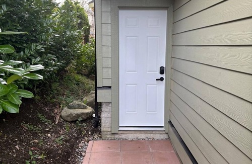 Hastings House | Ground floor suite in beautiful Vancouver Heights!