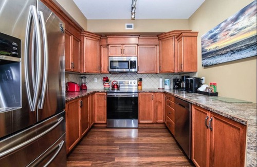 North End Condo | Ground Floor Walk out suite with Lake and Lagoon Views-DB124