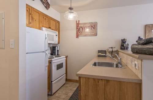 Silver Star Mountain Condo | Ground level Creekside condo w/mudroom, on bike and hike trails