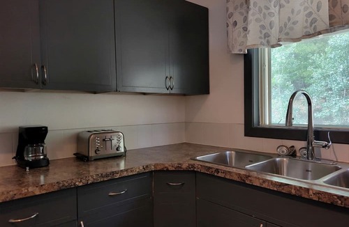 Division No. 3 Cabin | Group Cabin Lodge Surrounded by Nature with Beautiful Hiking Trails and Views in Alberta