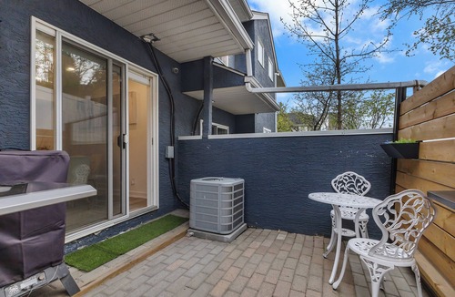 Crescent Heights House | Guest house in downtown Calgary,