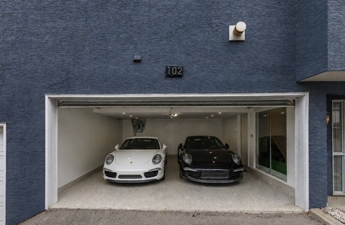 Crescent Heights House | Guest house in downtown Calgary,