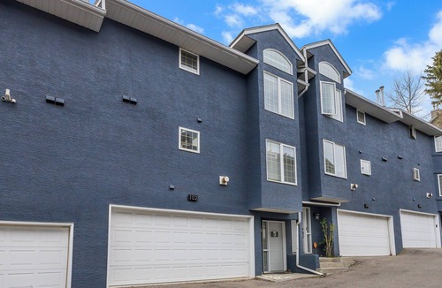 Crescent Heights House | Guest house in downtown Calgary,