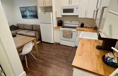 Canyon Heights Apartment | Guesthouse in North Vancouver