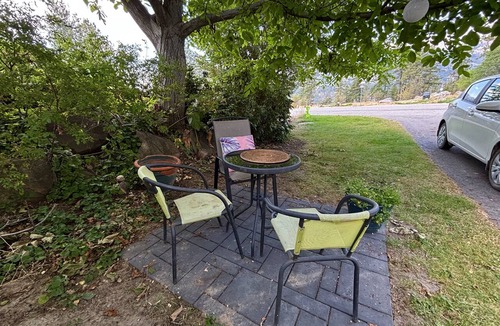 Central Okanagan House | Hall's Haven: Simple Cozy Escape. Pets Welcome! Hiking & Wine Trail Nearby