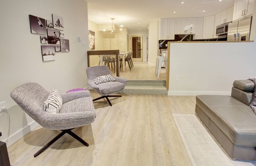 Upper Village Condo | HEART OF THE VILLAGE - Renovated Condo, sleeps 12