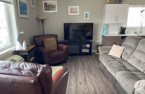 Vernon Apartment | Heart of Vernon. One Bedroom Apartment, double bed. Pet Friendly