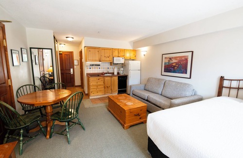 Sun Peaks Hotel | Hearthstone Lodge #309