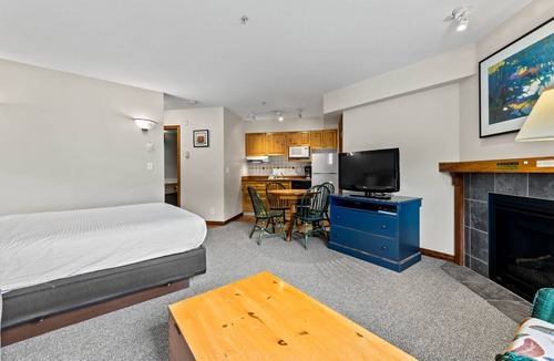 Sun Peaks Hotel | Hearthstone Lodge #319