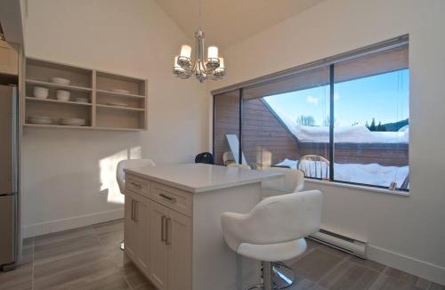 Whistler Village Apartment | Hearthstone Lodge - Hot tub - Village location - One bedroom loft