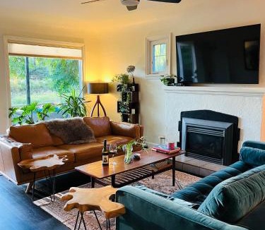 South Central Bed & Breakfast | Hikari-Okanagan Sunshine B&B
