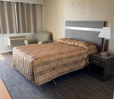 Elk Point Hotel | Hilltop Motor Inn